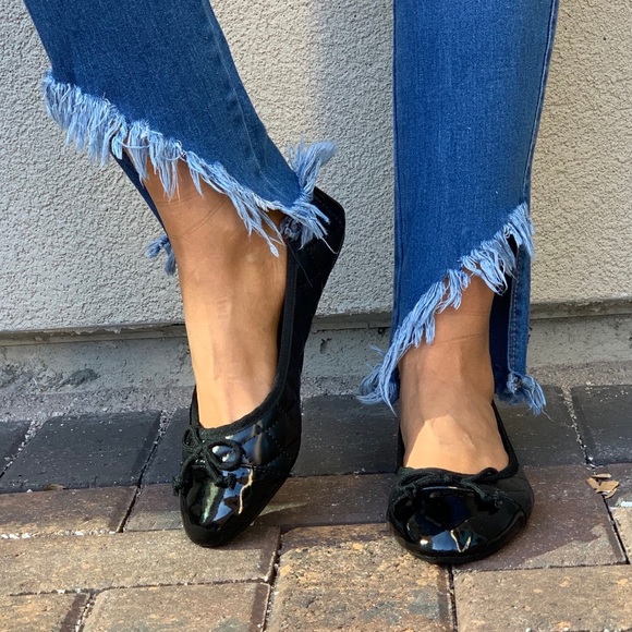 Black Quilted Comfortable Classic Ballet Flats - Picture 3 of 7